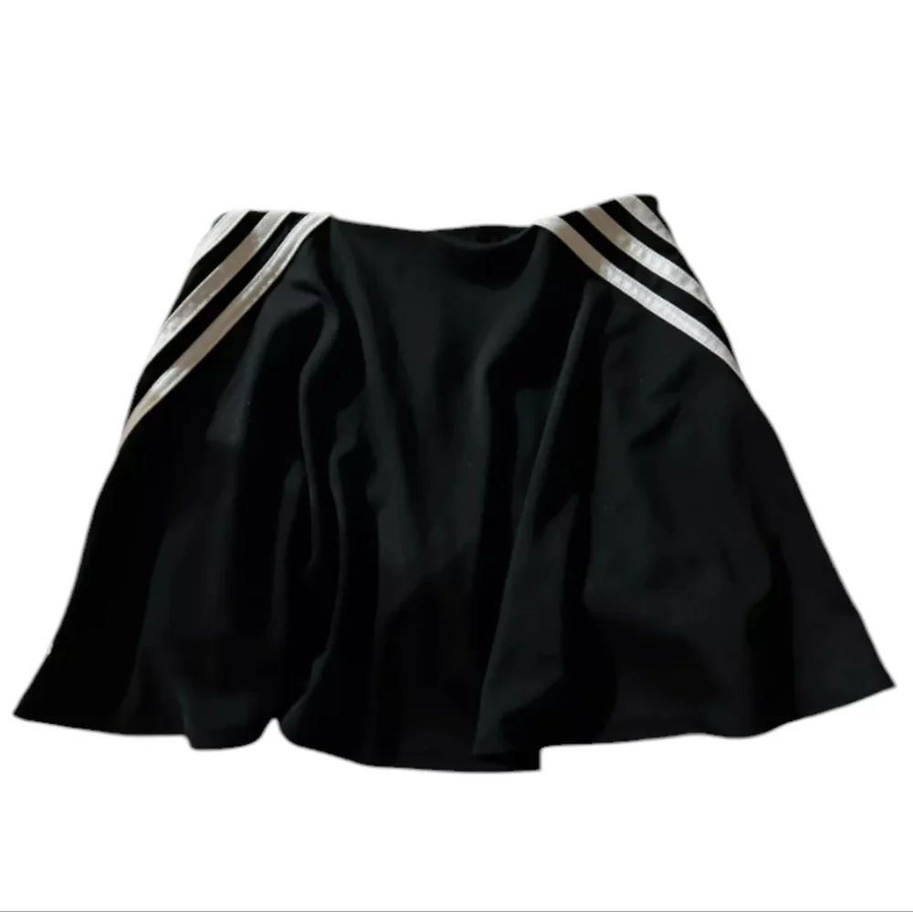 Adidas skort - Picture 2 of 5